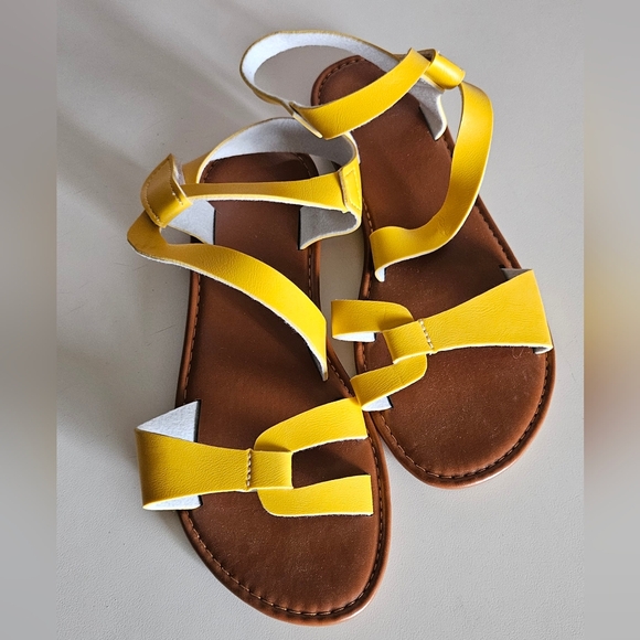 NWOT Helena Faux Leather Sandals - Picture 2 of 9